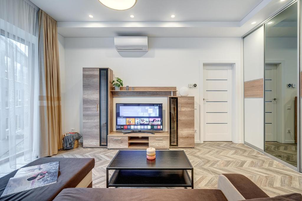New Bastion Life Apartments w- Free Garage Prkg & Self Check-in I cohost 7