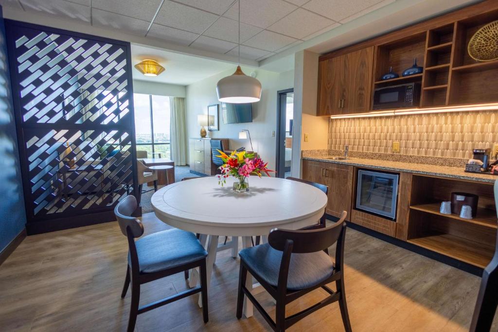 Drury Plaza Hotel Orlando - Disney Springs Area Image