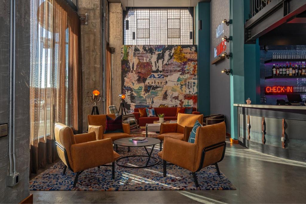 Moxy Phoenix Downtown Image
