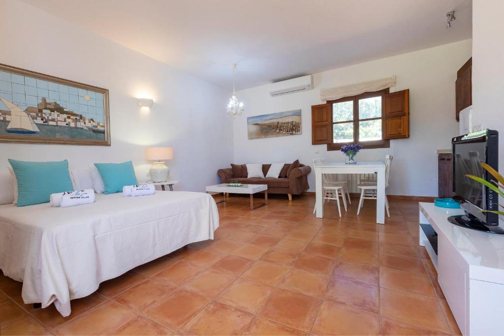 Villa near San Antonio Sleeps 10 2