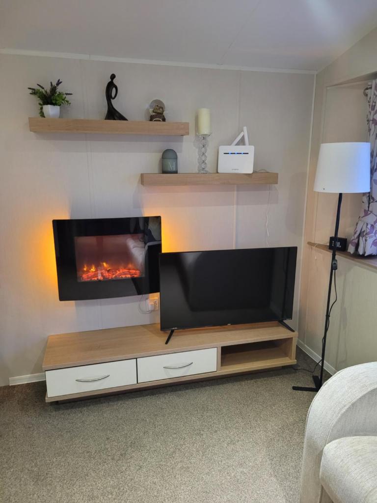 Cozy Caravan Near Edinburgh 5
