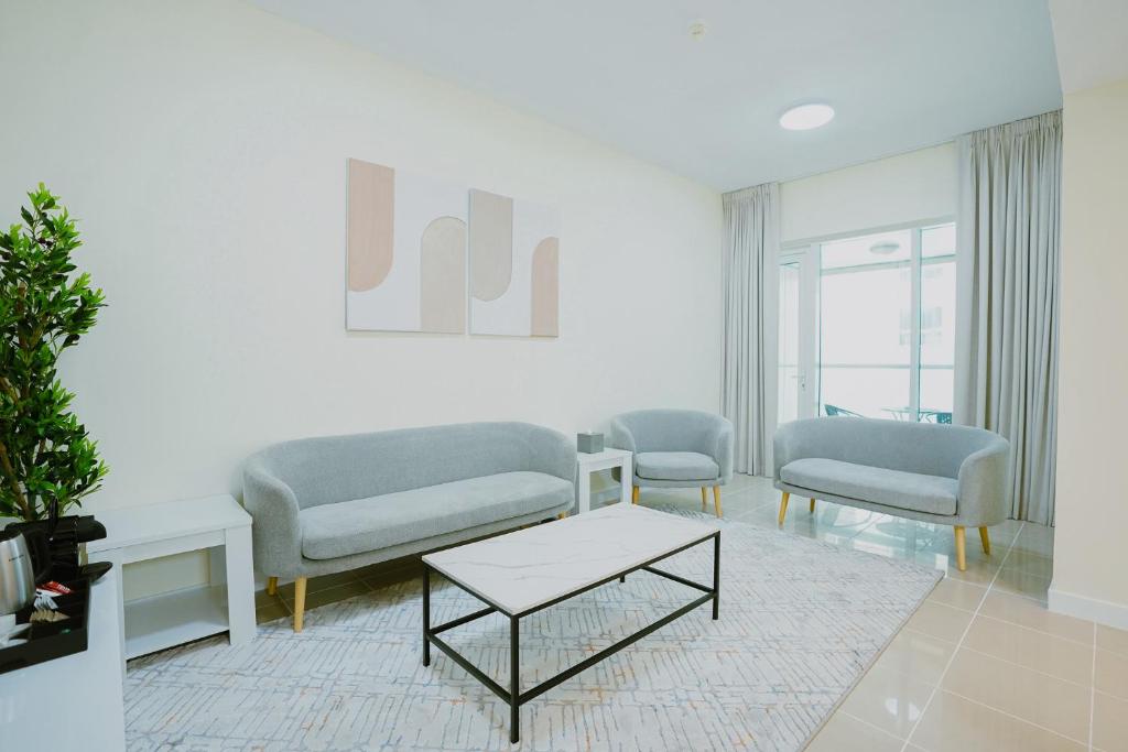 CitiHome - Contemporary 1BR with Dubai Marina Glimpse
