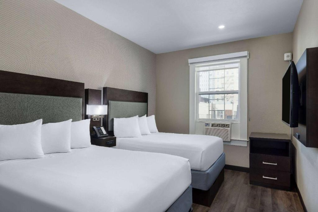 Super 8 by Wyndham San Francisco/Union Square Area Image