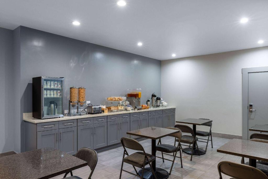 Super 8 by Wyndham San Francisco/Union Square Area Image