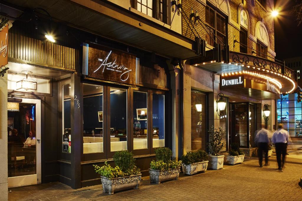 Dunhill Hotel Image