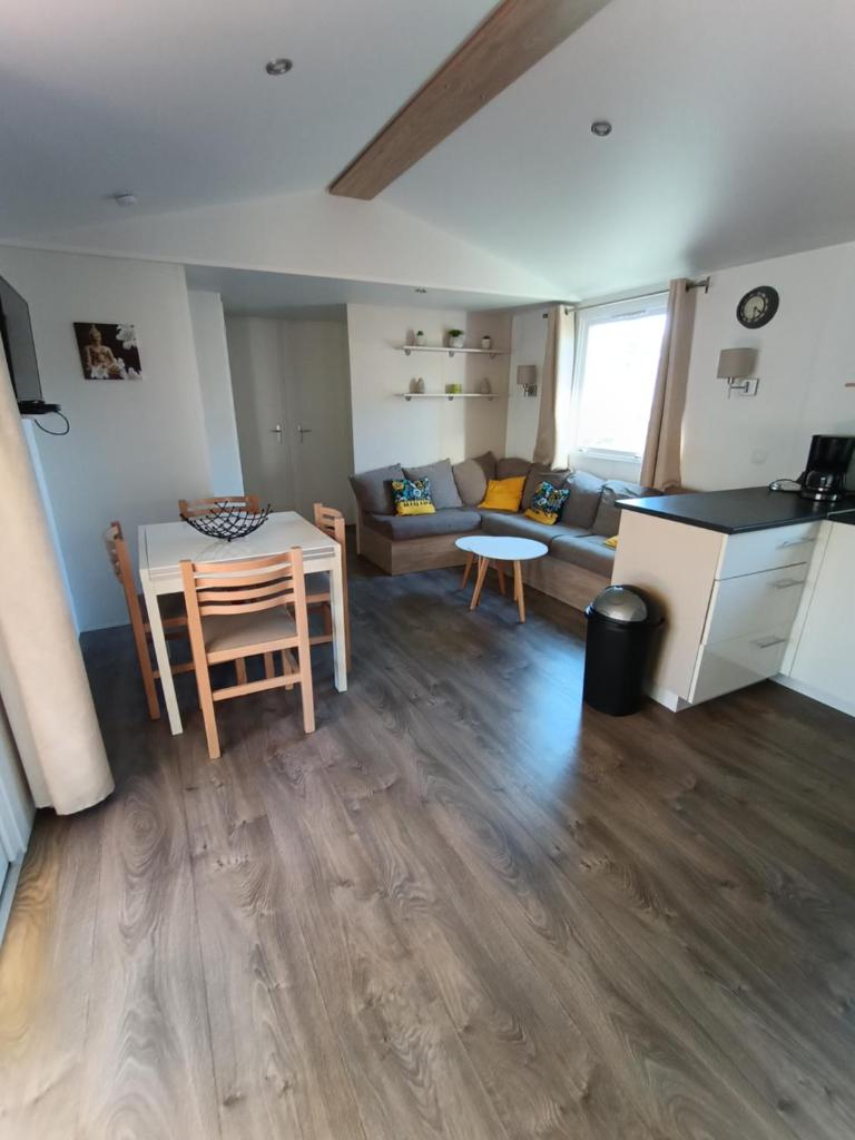 Photo de la galerie de l'établissement Camping SIBLU les sables du midi à Valras plage, à Valras-Plage 32 autres photos