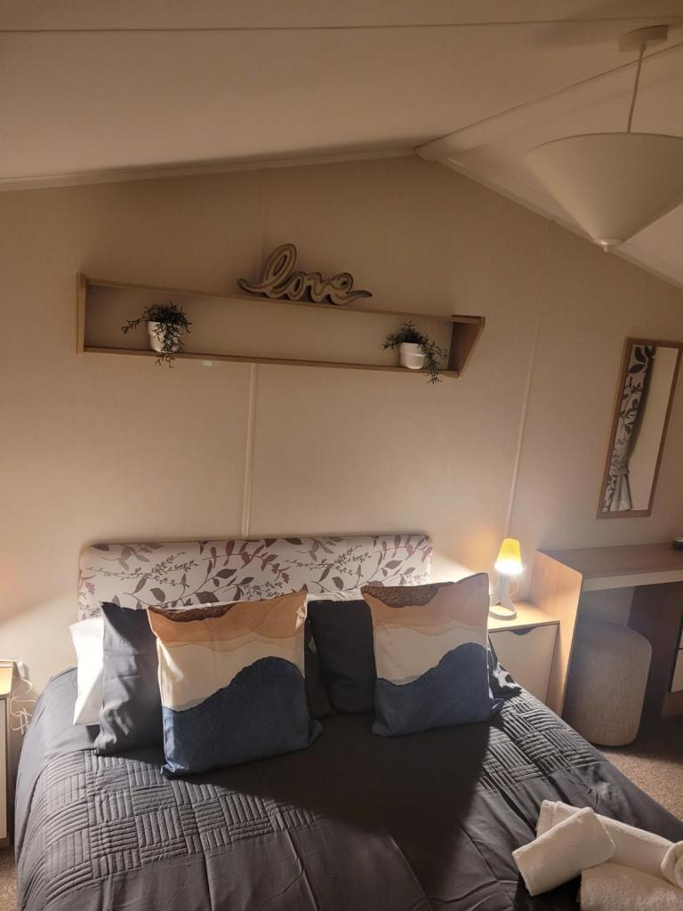 Cozy Caravan Near Edinburgh 7