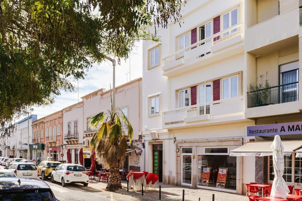 Modern & Bright - Faro Mercado Apt 22 by Lisbeyond 6