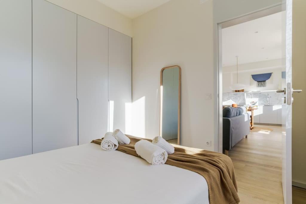 Modern & Bright - Faro Mercado Apt 22 by Lisbeyond 7