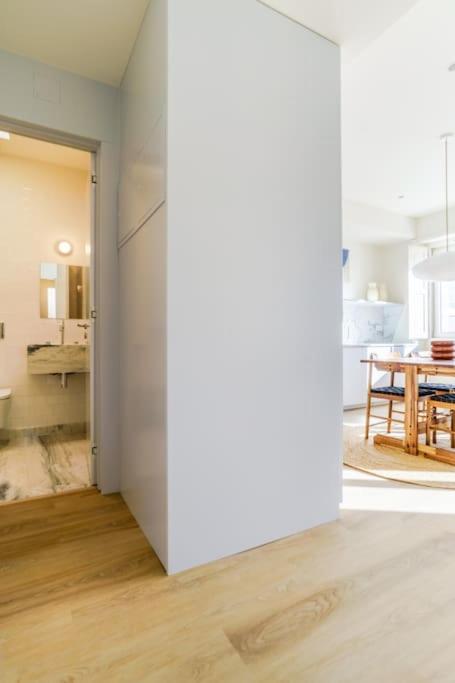 Modern & Bright - Faro Mercado Apt 22 by Lisbeyond 3