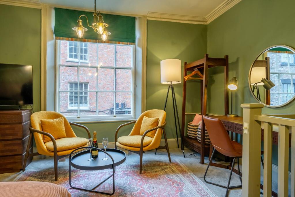 19 High Petergate - Next to York Minster 2