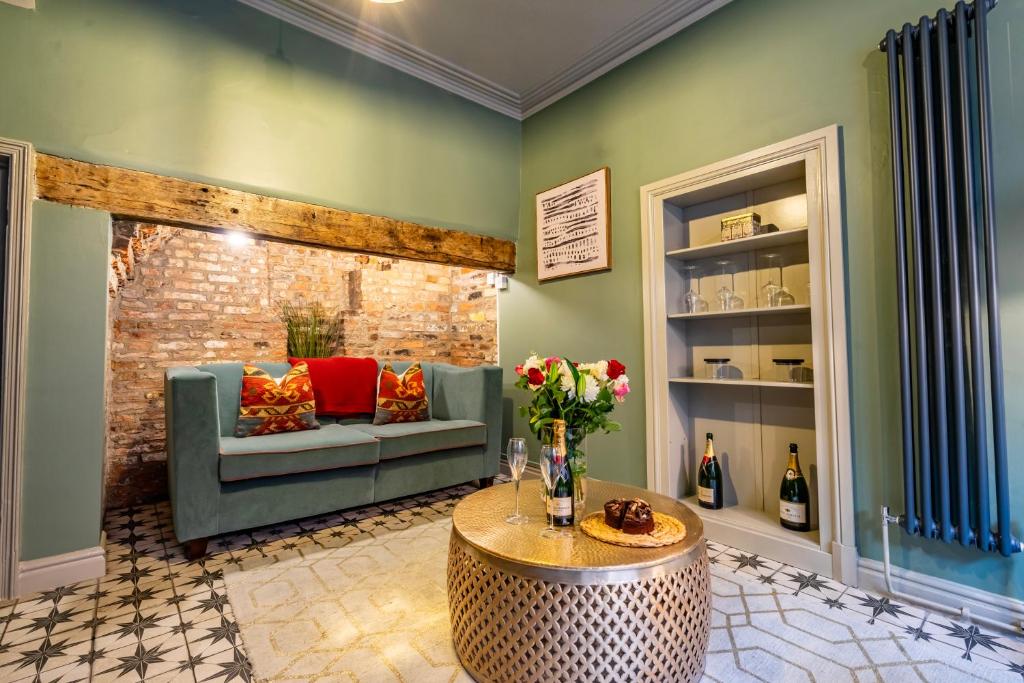 19 High Petergate - Next to York Minster 3