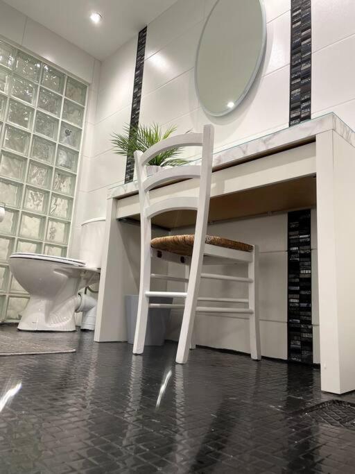 Flat 5 - 2 Bed City Centre Affordable Quality 3
