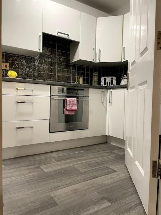 Flat 5 - 2 Bed City Centre Affordable Quality 8