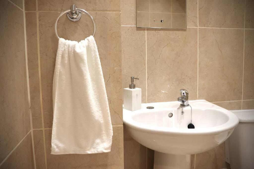 The Stuart Suite - spacious, affordable, city centre 3