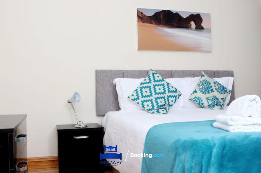 3 Bedroom House For Contractors By Beds Away Short Lets & Serviced Accommodation Oxford With Free Parking for 2 Cars 2