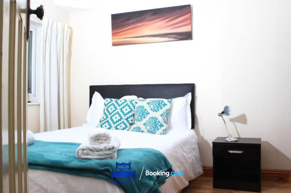 3 Bedroom House For Contractors By Beds Away Short Lets & Serviced Accommodation Oxford With Free Parking for 2 Cars 6