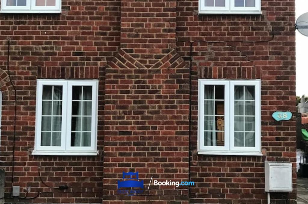 3 Bedroom House For Contractors By Beds Away Short Lets & Serviced Accommodation Oxford With Free Parking for 2 Cars 5