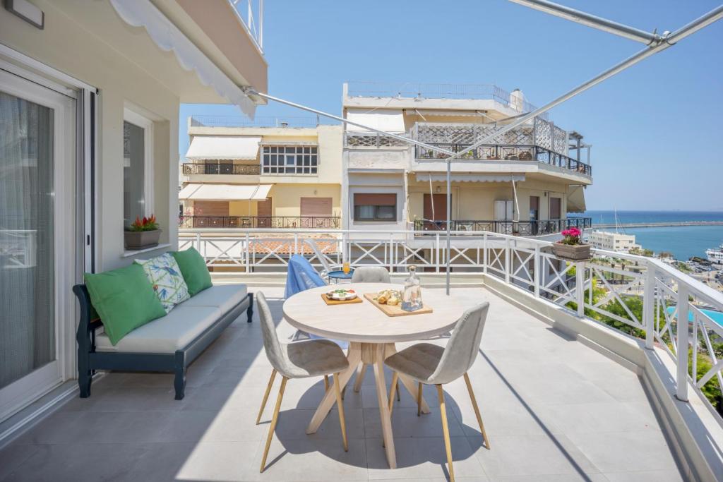 Chic, Downtown, Penthouse w Sundeck and Seaview 6