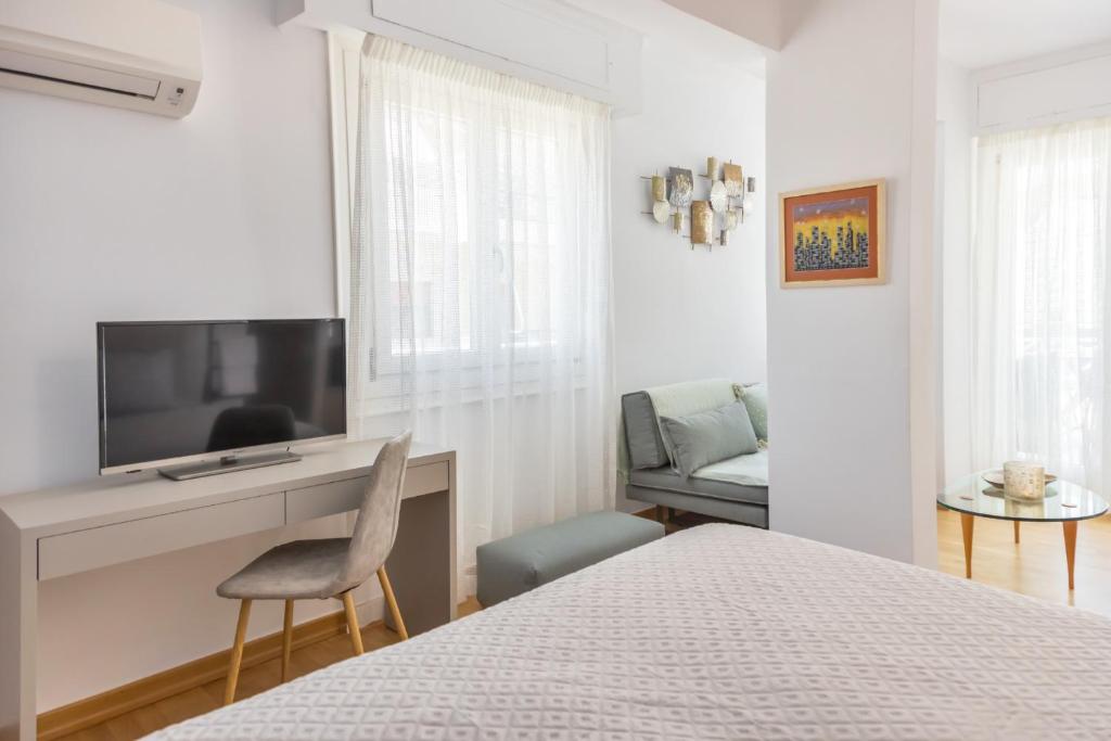 Chic, Downtown, Penthouse w Sundeck and Seaview 5