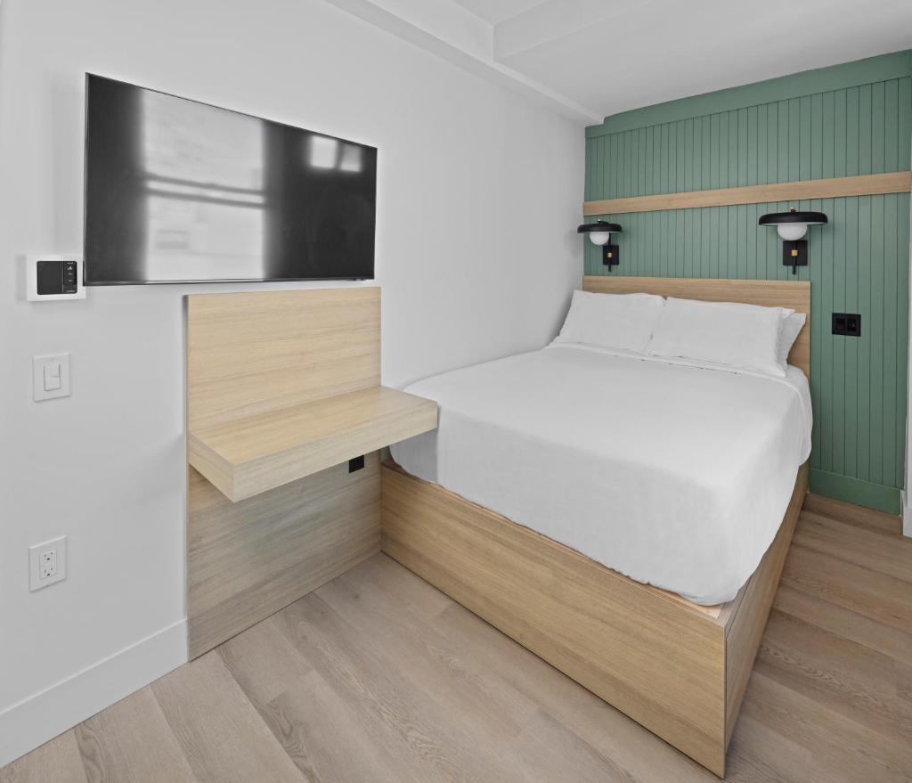 Riverside Tower Hotel Image