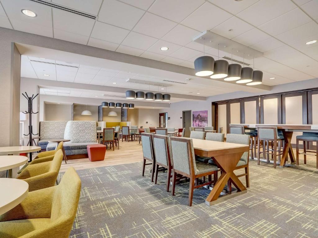 Hampton Inn & Suites Cincinnati Midtown Rookwood Image