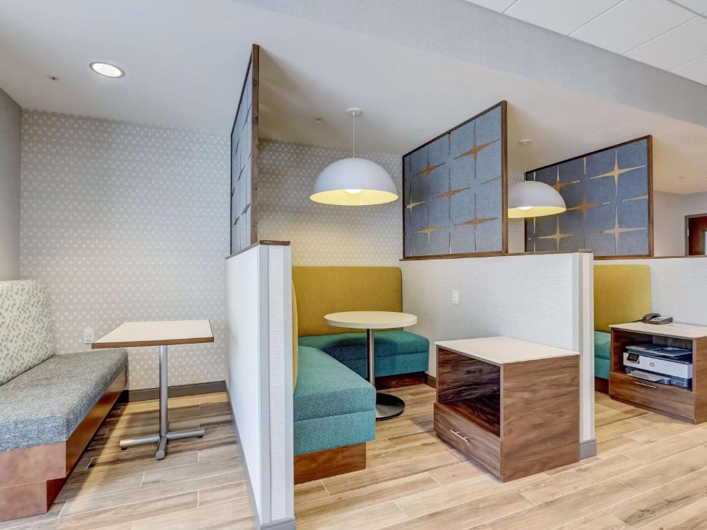 Hampton Inn & Suites Cincinnati Midtown Rookwood Image
