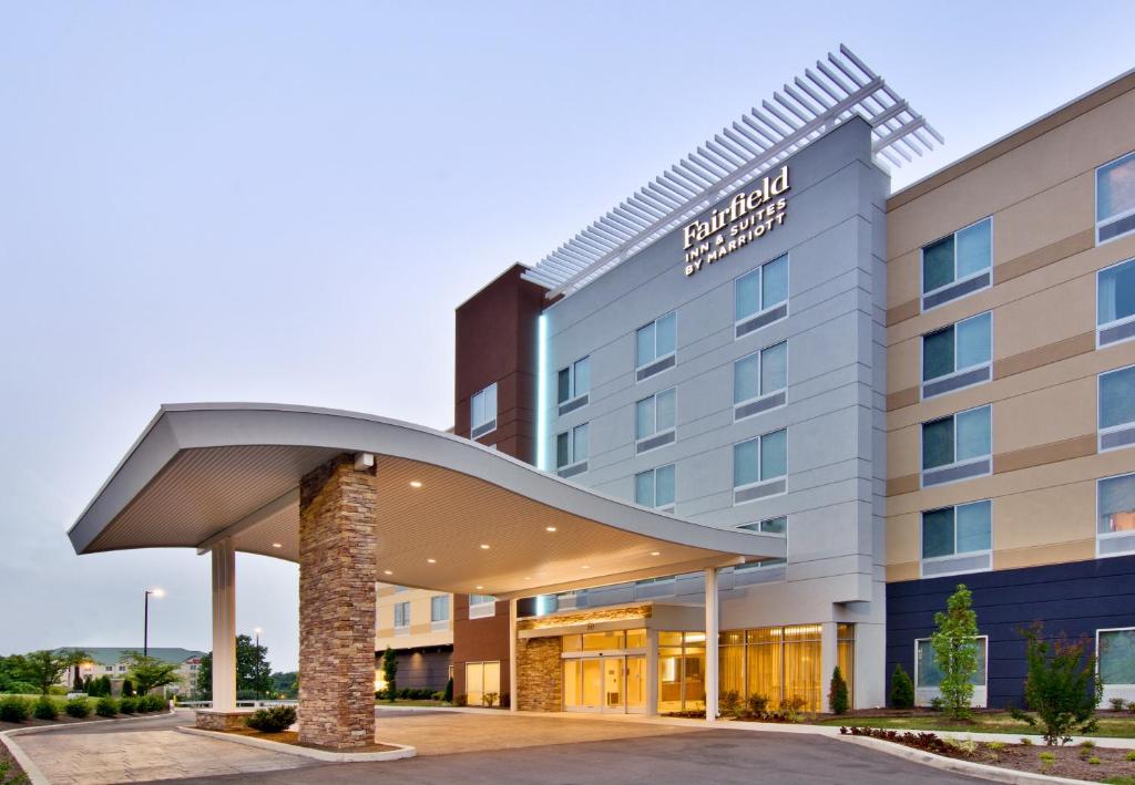 Fairfield Inn & Suites by Marriott Nashville Airport Image