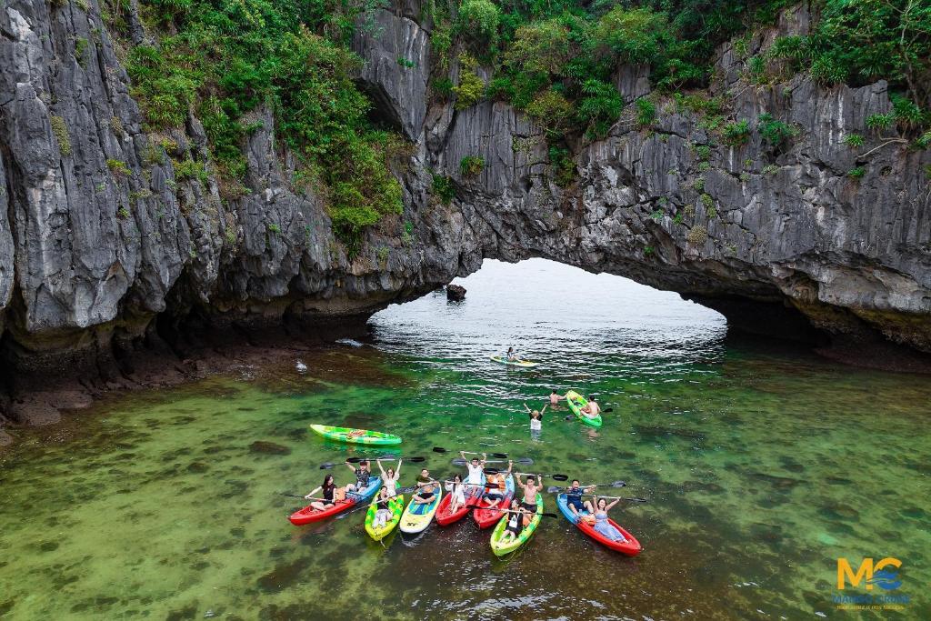 CatBa Tropicana Homestay