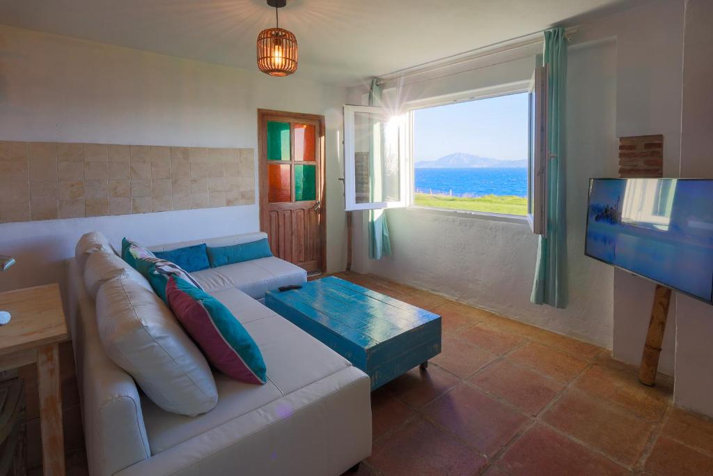 Beach Front Villa Amazing Views 8