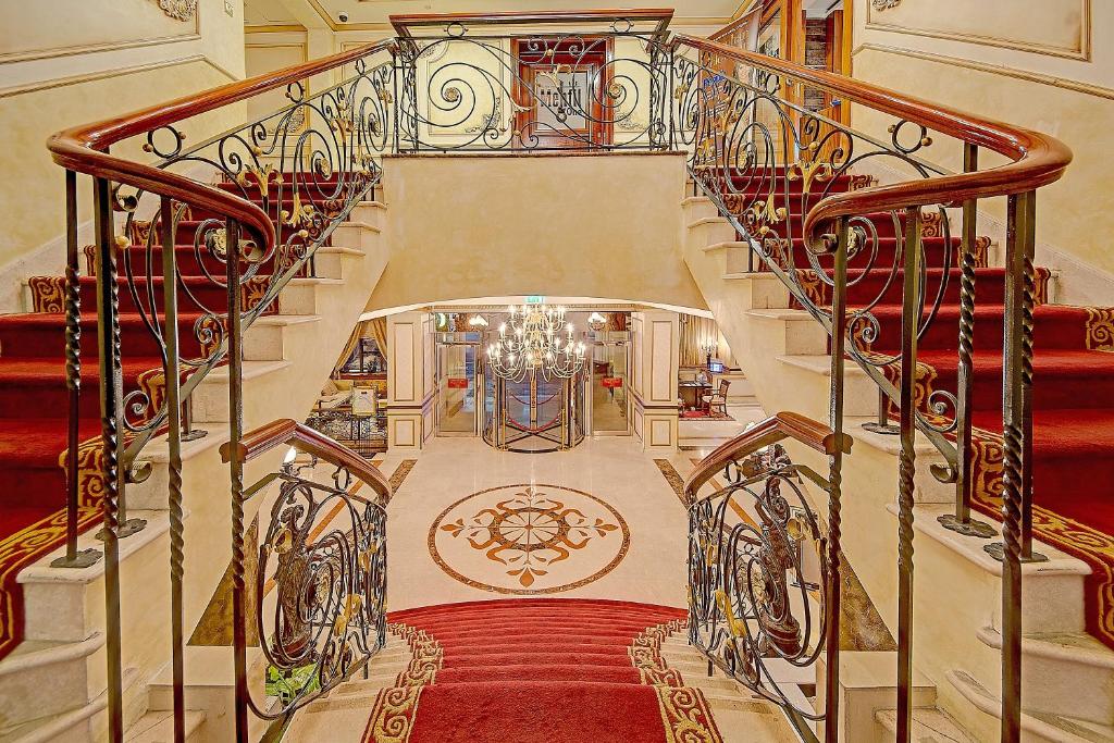 Royal Ascot Hotel Image