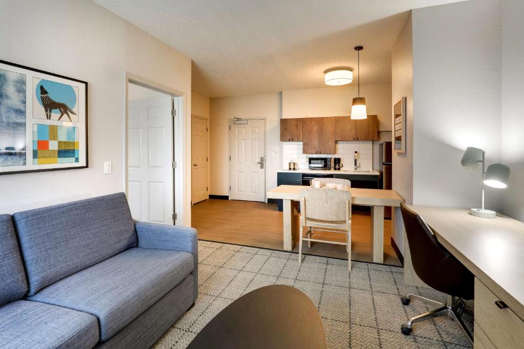 Sonesta Simply Suites Miami Airport Doral Image