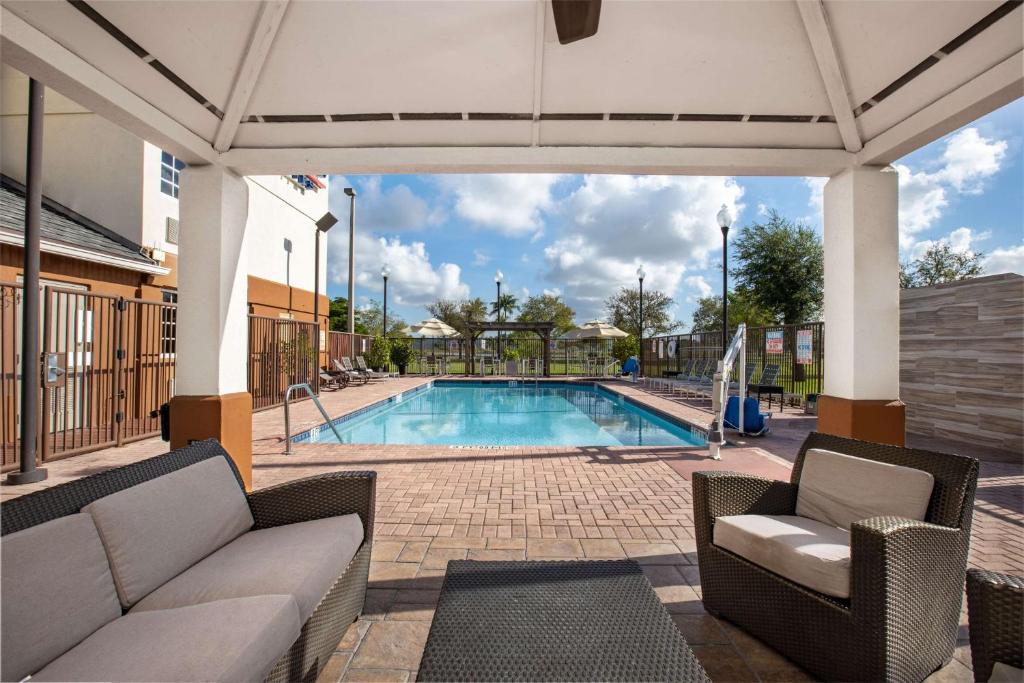 Sonesta Simply Suites Miami Airport Doral Image