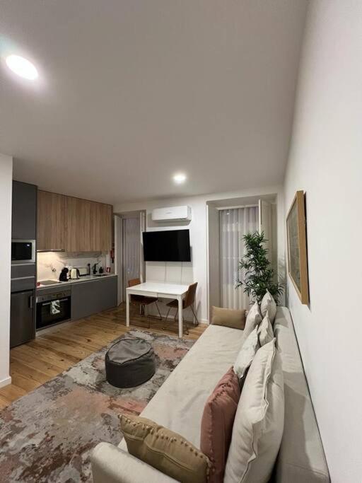 A charming stay near Paço das Escolas 5