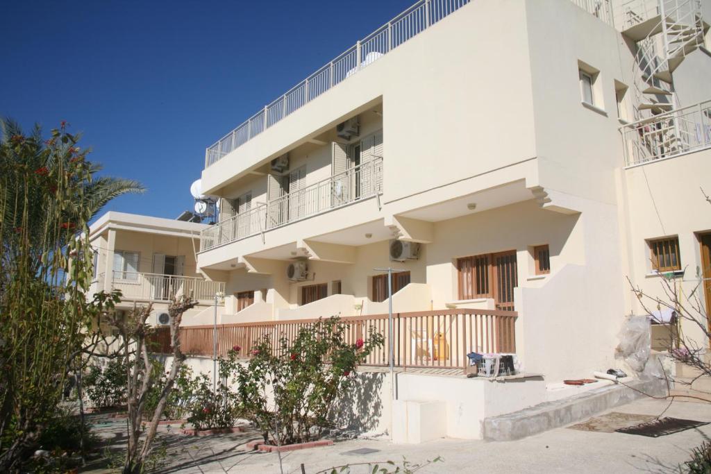 Niki Court Holiday Apartments 6