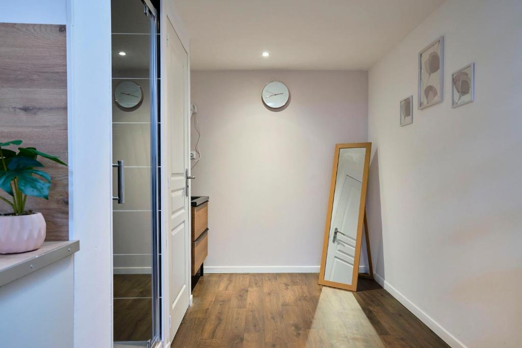 NG Prestige - Nain - Suite Spa Privatif - Jacuzzi - Netflix - Projecteur 8