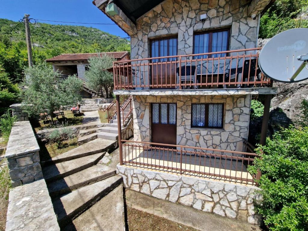 Lakeside oasis home Karuc 6