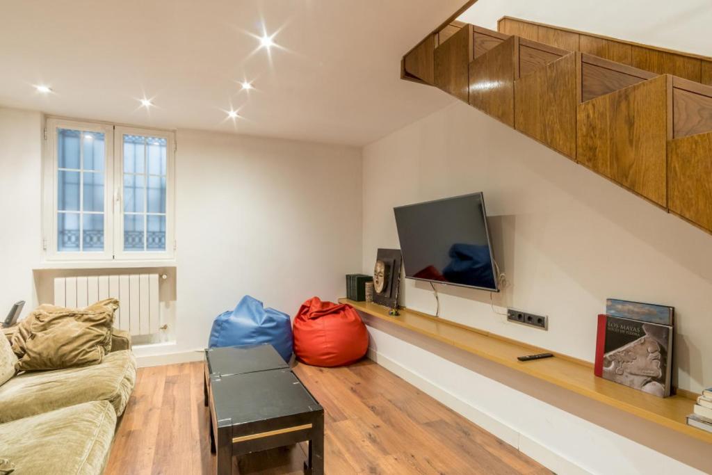 Downtown Duplex - 2 Bedrooms 2 Bathrooms - Opera 2