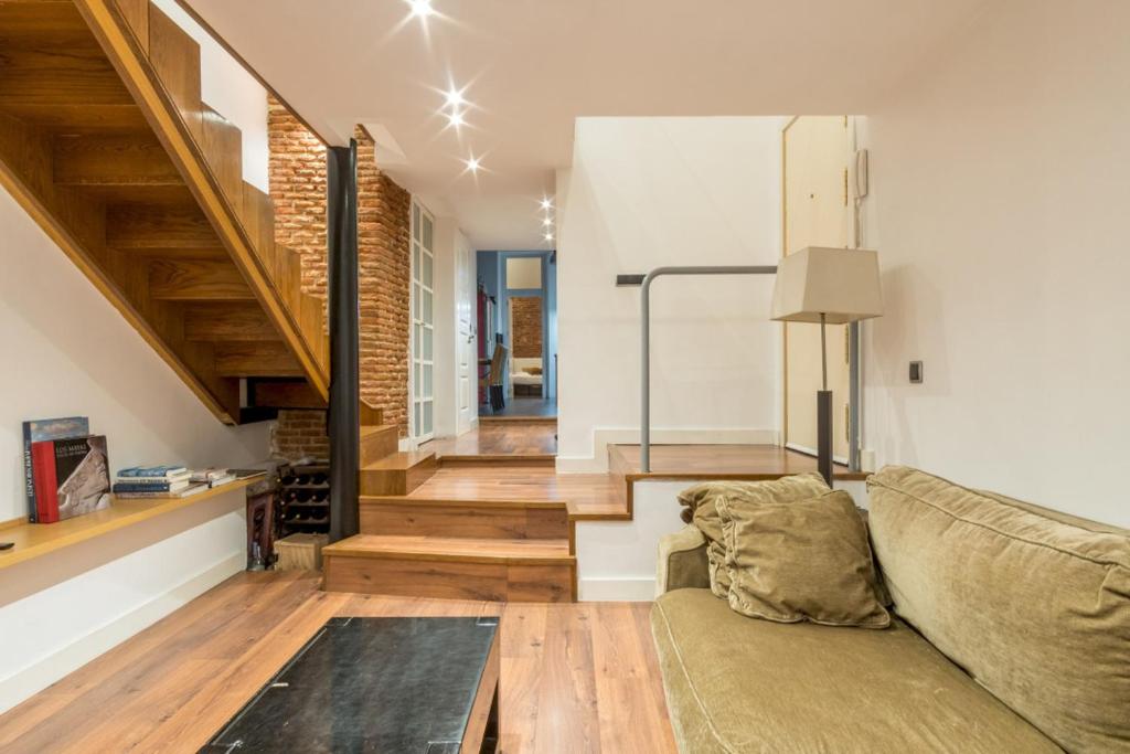 Downtown Duplex - 2 Bedrooms 2 Bathrooms - Opera 3