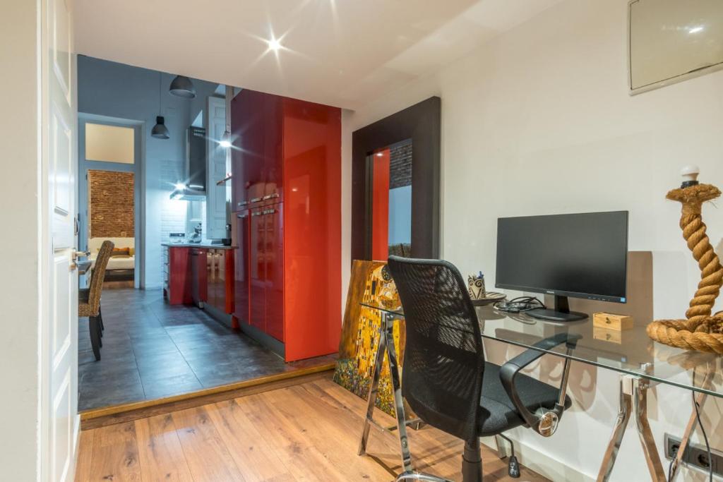Downtown Duplex - 2 Bedrooms 2 Bathrooms - Opera 5
