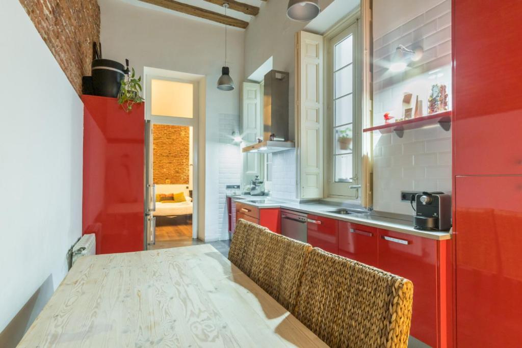 Downtown Duplex - 2 Bedrooms 2 Bathrooms - Opera 6