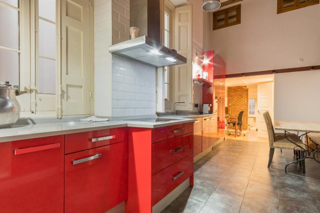 Downtown Duplex - 2 Bedrooms 2 Bathrooms - Opera 7