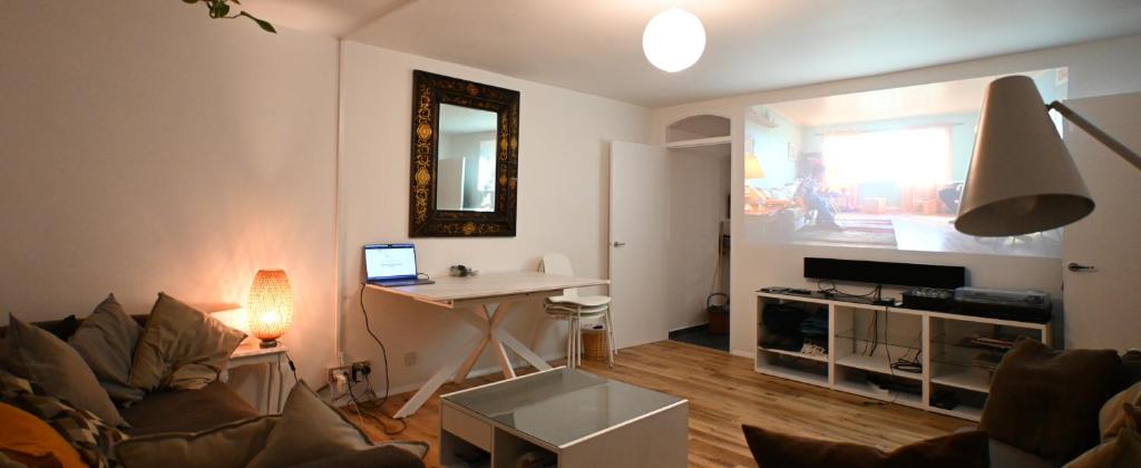 3-Bed House with Amazing Garden 8