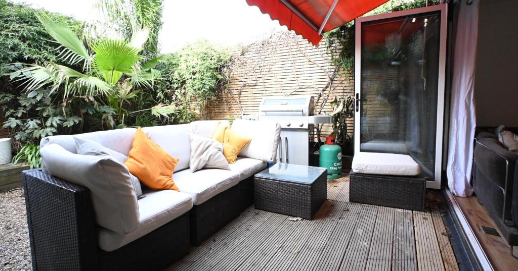 3-Bed House with Amazing Garden 6