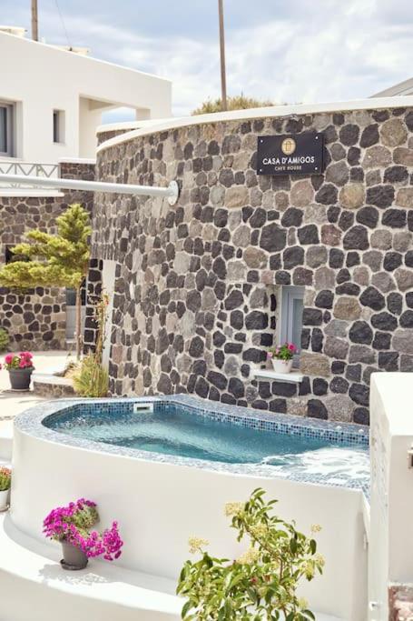 D' amigos Superior Cave House with outdoor hottub 4