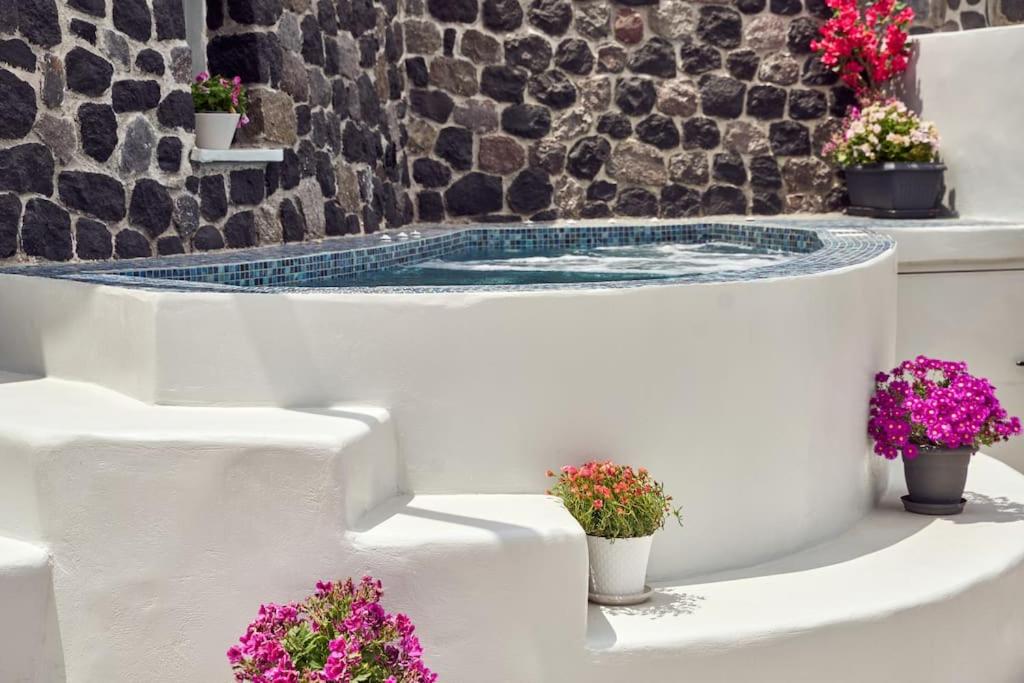 D' amigos Superior Cave House with outdoor hottub 3
