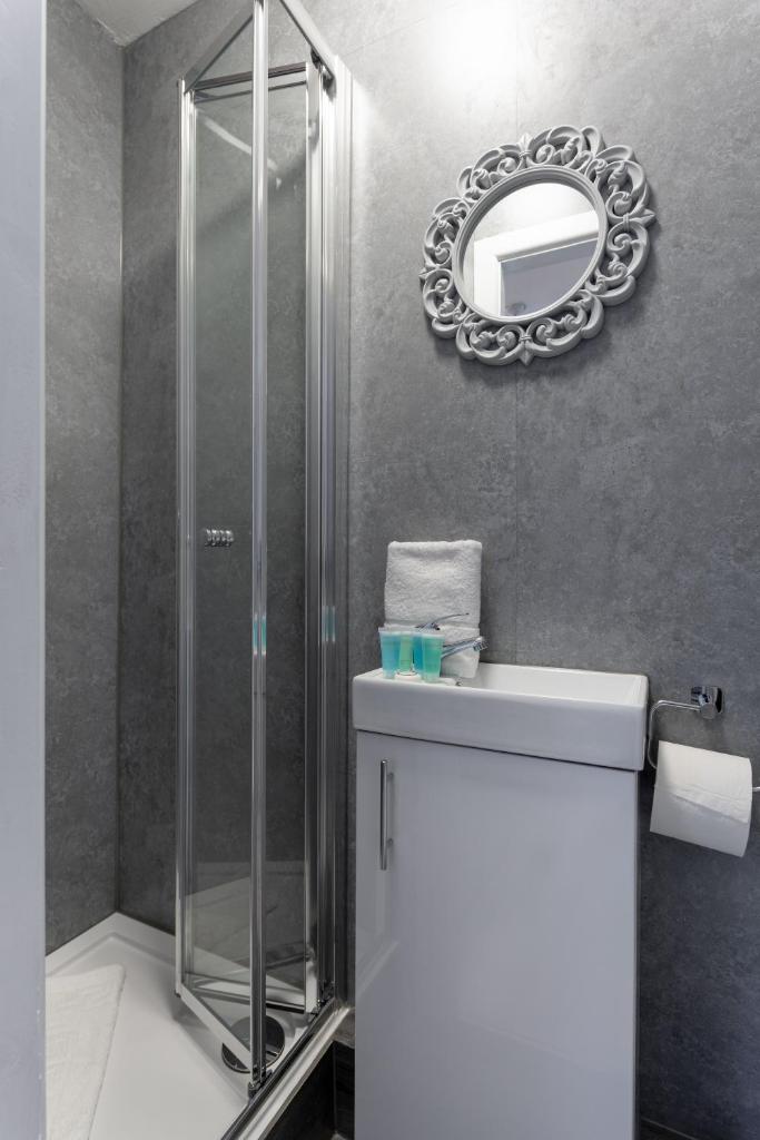 St Davids House - Air Host & Stay - 4 Bedrooms - Contractor Friendly 7