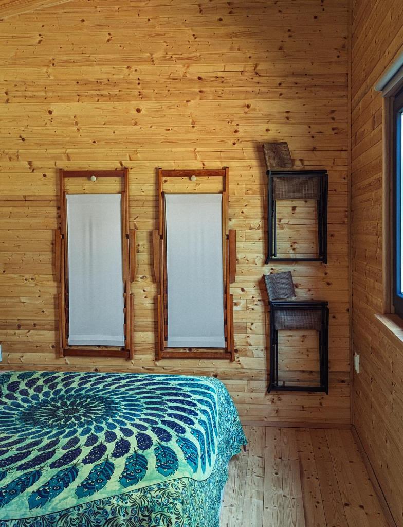 Wooden house Lekneno, near the airport 8