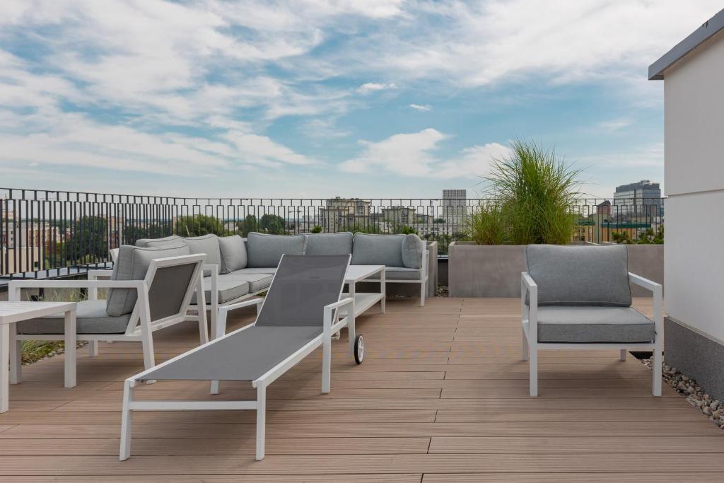 Art Deco Apartment Mokotów with Parking & Gym by Renters Prestige 3
