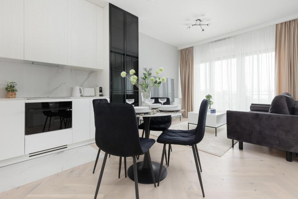 Art Deco Apartment Mokotów with Parking & Gym by Renters Prestige 8